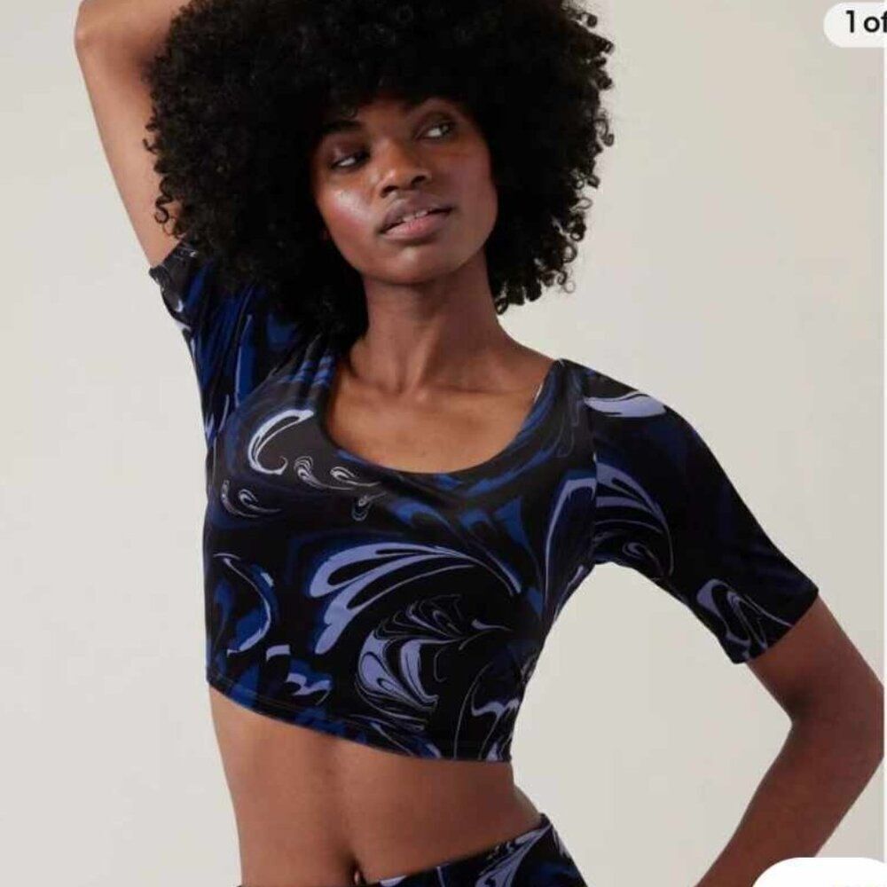 Athleta Black & Blue Swirl Short Sleeve Crop Sports Bra